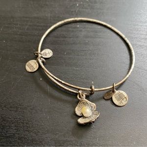 🌟 3 for $15 || Alex + Ani || Silver Oyster Pearl Charm Bracelet